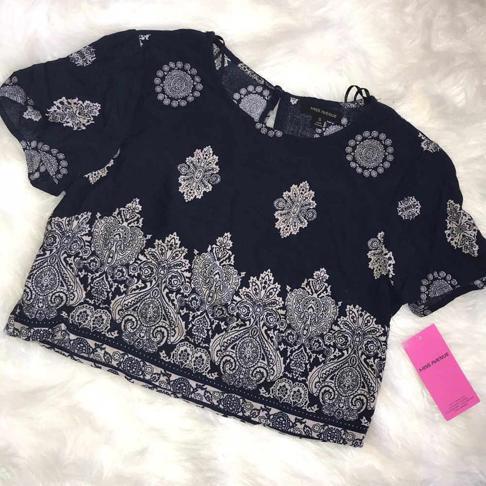 Miss Avenue Cropped T-shirt